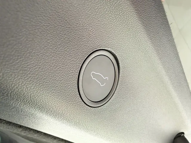 Tesla Model Y — Фото автомобиля 20