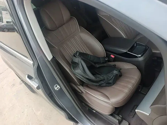 Roewe iMAX8 — Фото автомобиля 24