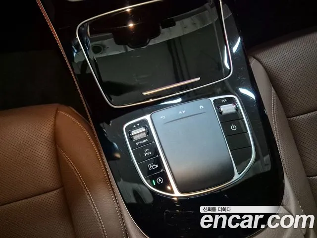 Mercedes-Benz E-Class — Фото автомобиля 12