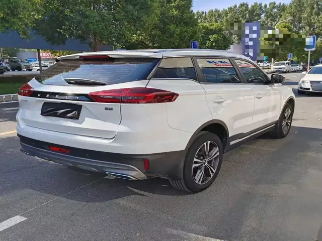 Geely Boyue — Фото автомобиля 6