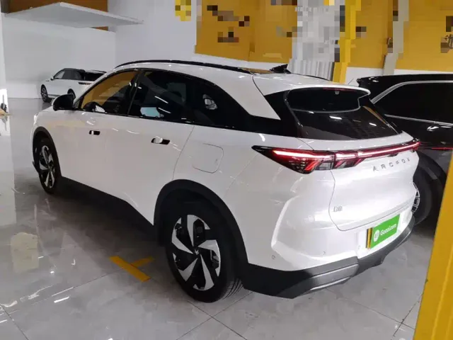 Arcfox Alpha T5 — Фото автомобиля 4