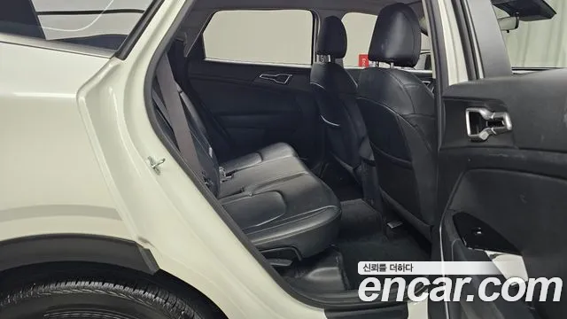 Kia Sportage Sportage 5-е поколение Бензин 1.6 турбо 2WD — Фото автомобиля 12