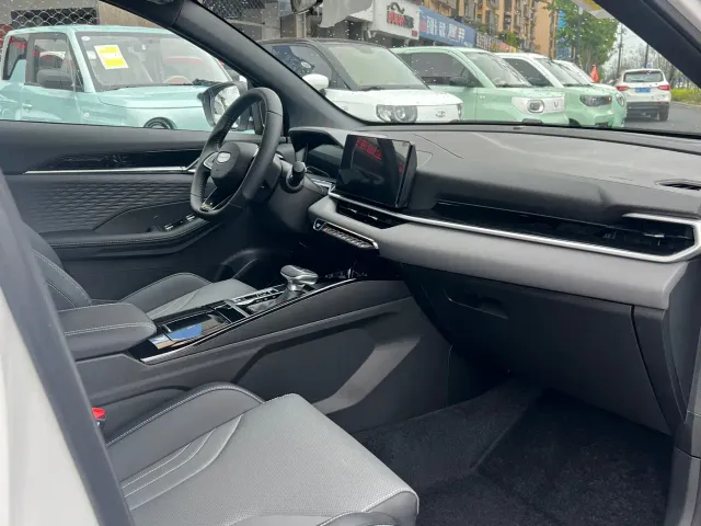 Geely Binyue — Фото автомобиля 13
