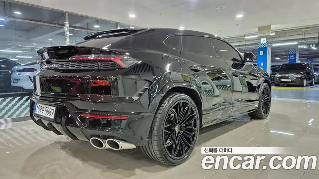 Lamborghini Urus — Фото автомобиля 2