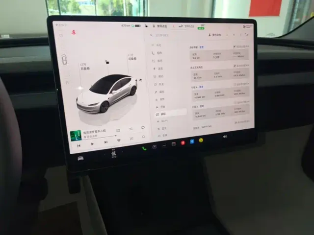 Tesla Model 3 — Фото автомобиля 12