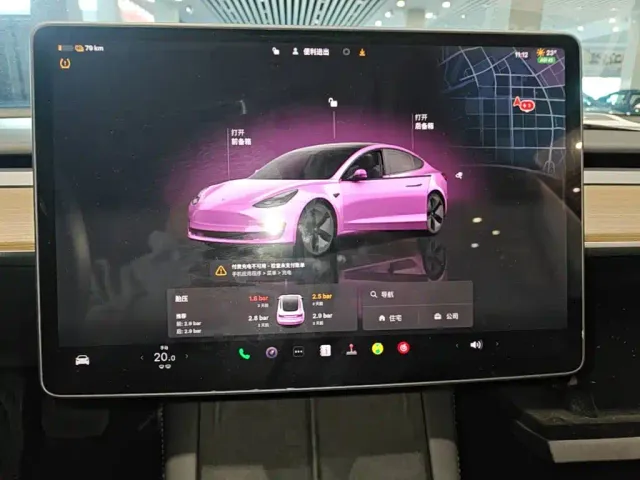 Tesla Model 3 — Фото автомобиля 12