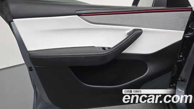 Tesla Model Y — Фото автомобиля 20