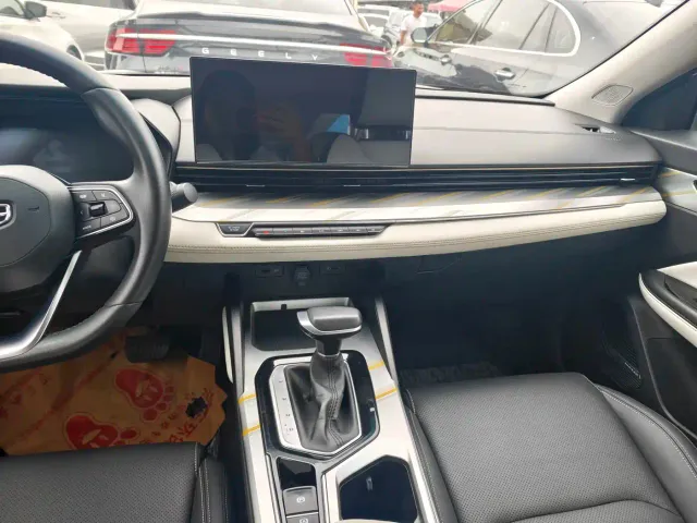 Geely Emgrand L — Фото автомобиля 9