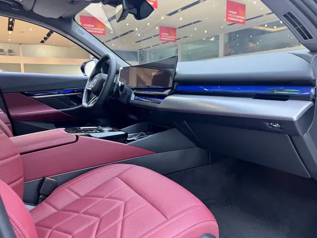 BMW 5 Series — Фото автомобиля 17