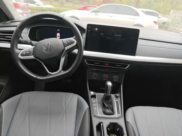 Volkswagen Lavida — Фото автомобиля 9
