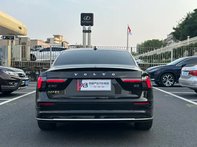 Volvo S90 — Фото автомобиля 10