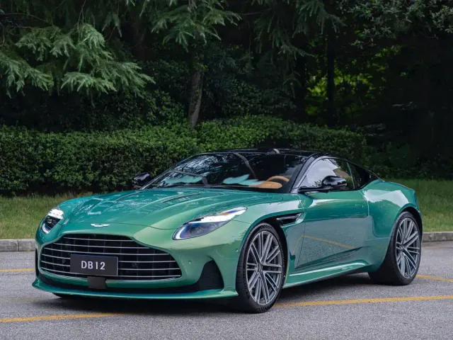 Фотография автомобиля — Aston Martin DB12