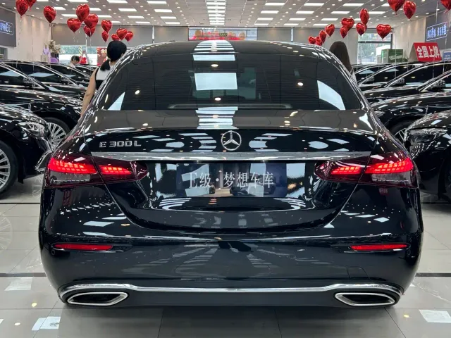 Mercedes-Benz E-Class — Фото автомобиля 4