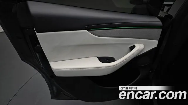 Tesla Model Y — Фото автомобиля 14