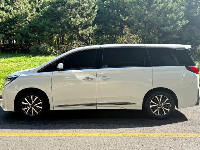 GAC Trumpchi M8 — Фото автомобиля 3