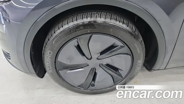 Tesla Model Y — Фото автомобиля 18