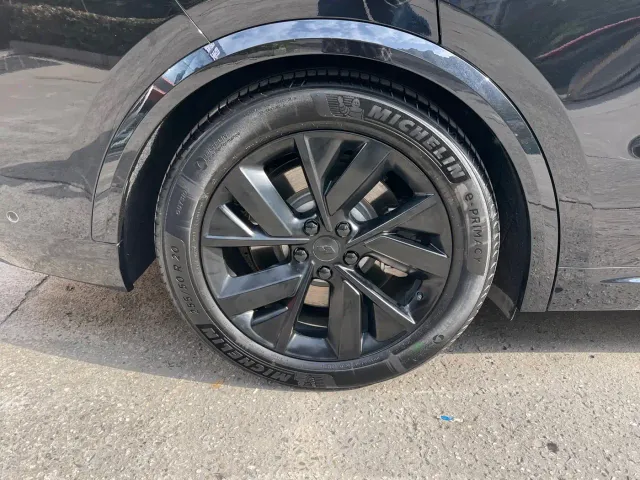 Li Auto L8 — Фото автомобиля 15