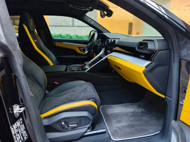Lamborghini Urus — Фото автомобиля 12