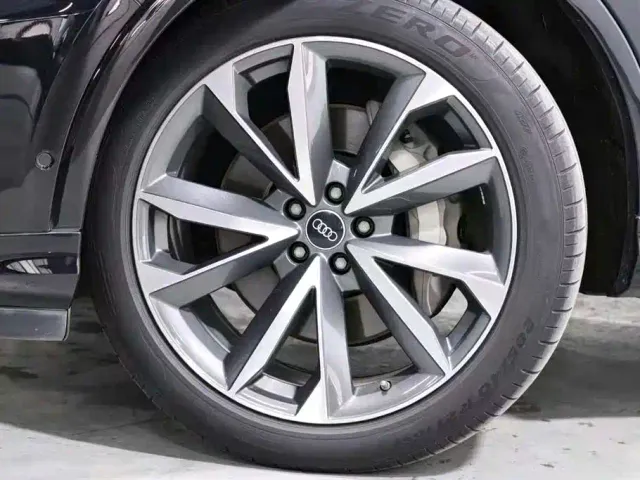 Audi Q7 — Фото автомобиля 23