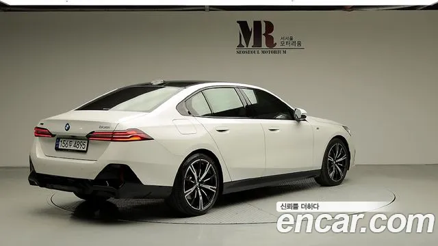 BMW 5 Series G60 — Фото автомобиля 3