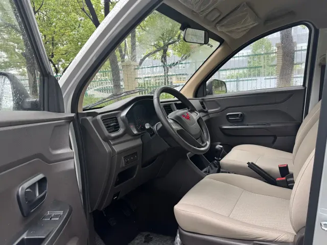 Wuling Hongguang V — Фото автомобиля 17