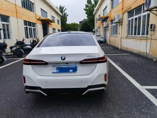 BMW 5 Series — Фото автомобиля 8