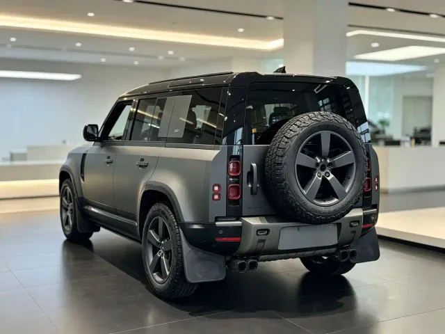 Land Rover Defender — Фото автомобиля 5