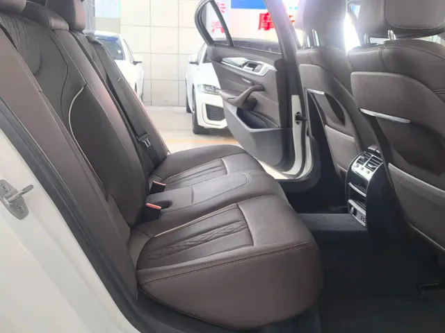 BMW 5 Series — Фото автомобиля 14
