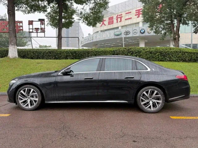 Mercedes-Benz E-Class — Фото автомобиля 3