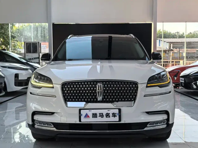 Lincoln Aviator — Фото автомобиля 2