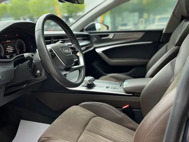Audi A7L — Фото автомобиля 9