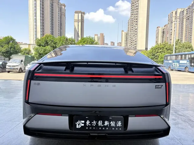 Xpeng P7 — Фото автомобиля 8