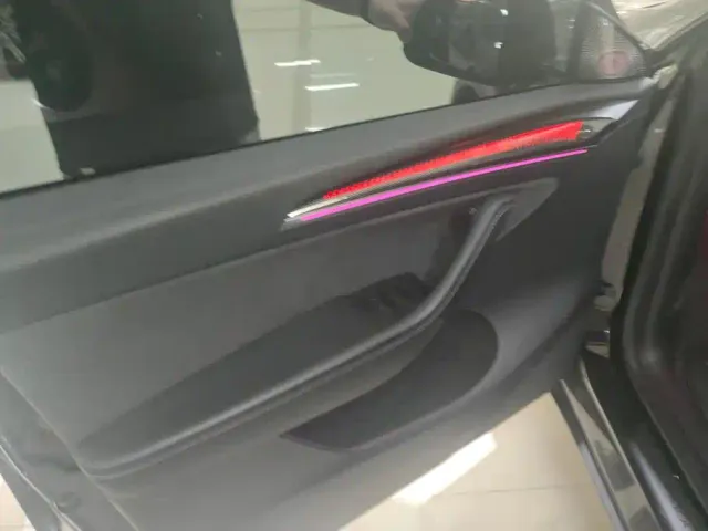 Tesla Model Y — Фото автомобиля 7