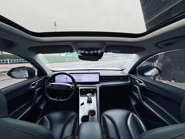 Roewe RX5 — Фото автомобиля 9