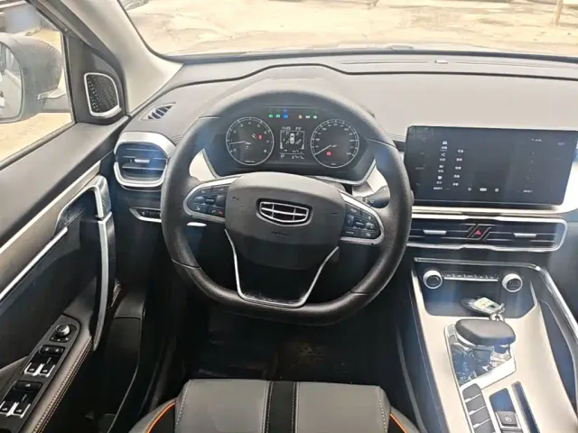 Geely Binyue — Фото автомобиля 10
