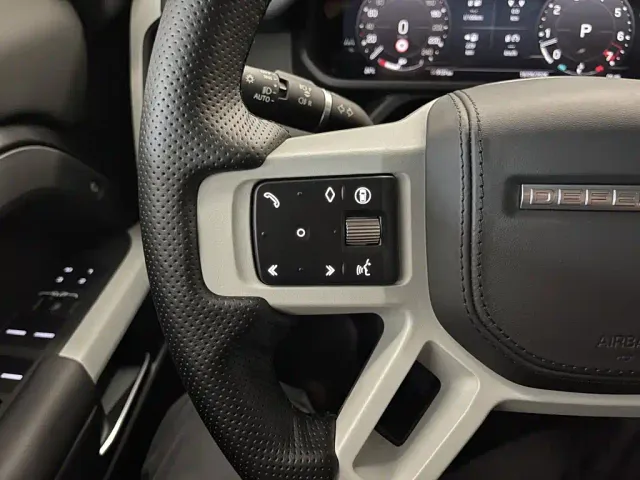 Land Rover Defender — Фото автомобиля 21