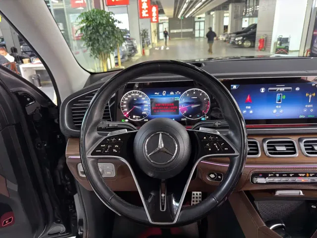 Mercedes-Benz GLS-Class — Фото автомобиля 9