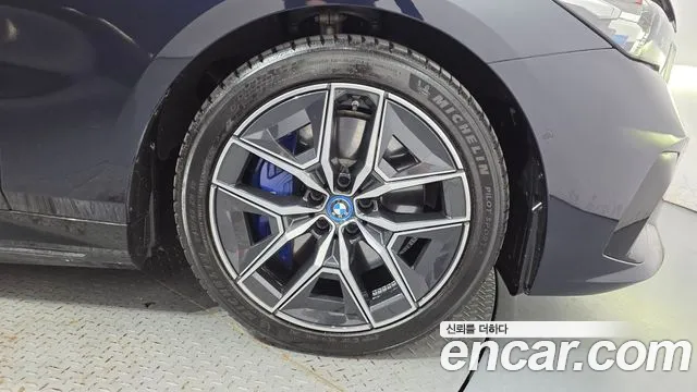 BMW i5 G60 — Фото автомобиля 6