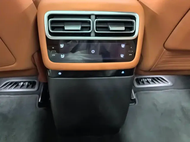 Li Auto L7 — Фото автомобиля 10