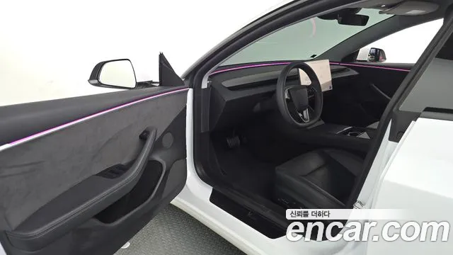 Tesla Model 3 — Фото автомобиля 9