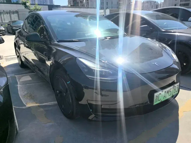 Tesla Model 3 — Фото автомобиля 19