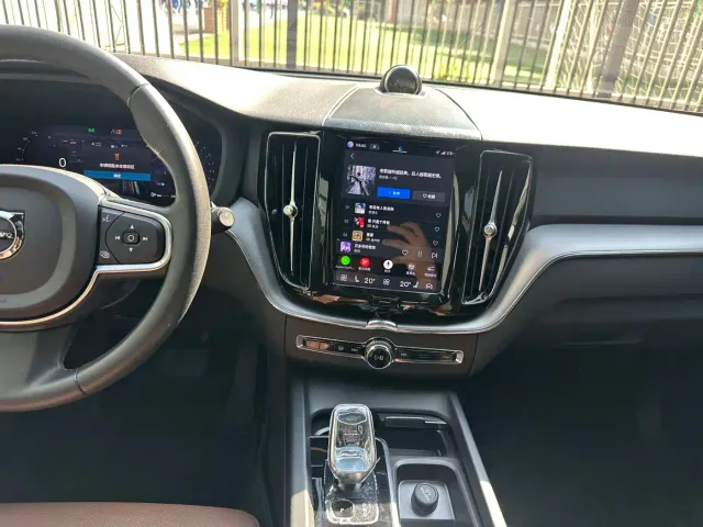 Volvo XC60 — Фото автомобиля 9