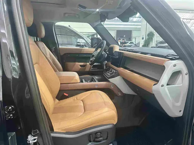 Land Rover Defender — Фото автомобиля 17