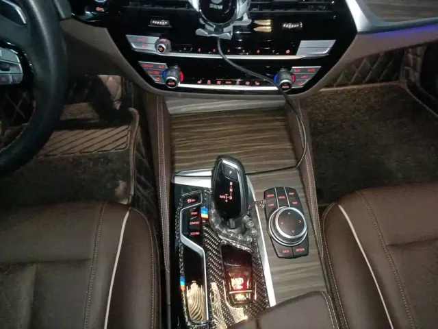 BMW 5 Series — Фото автомобиля 16