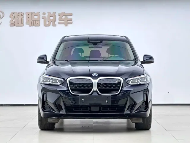 BMW iX3 — Фото автомобиля 2