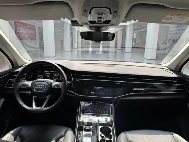 Audi Q7 — Фото автомобиля 14