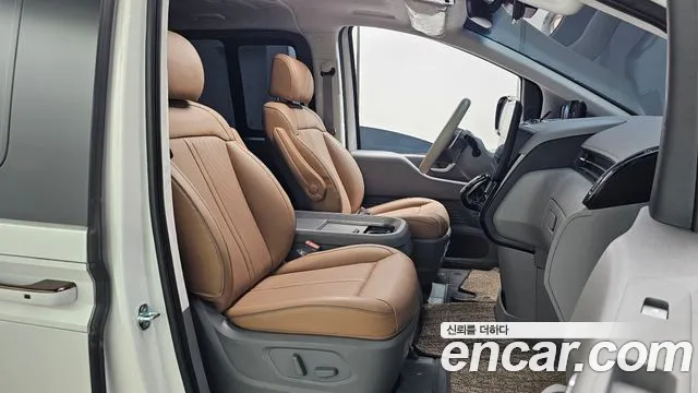 Hyundai Staria Staria 4WD Lounge 9 мест — Фото автомобиля 5