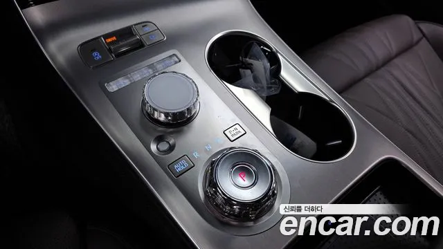 Genesis GV70 2.5T Бензин AWD — Фото автомобиля 8