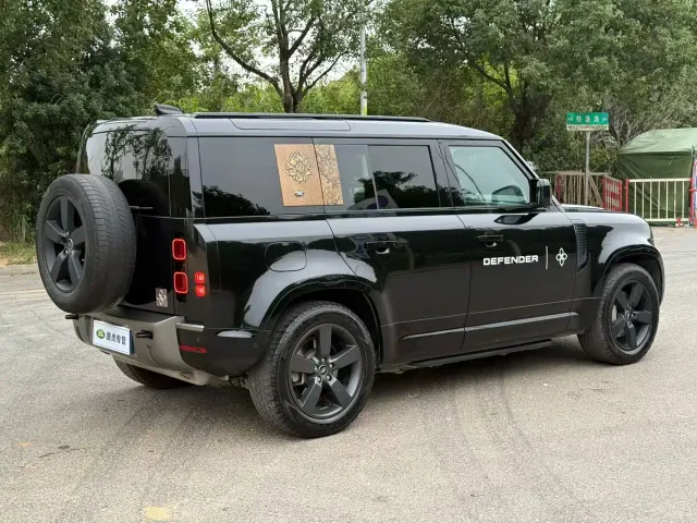 Land Rover Defender — Фото автомобиля 4