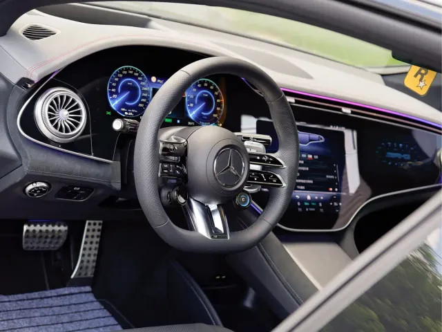 Mercedes-Benz EQE AMG — Фото автомобиля 12